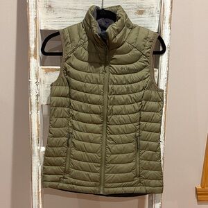 Columbia Women's Green Quilted Vest